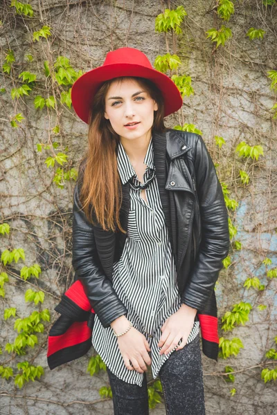 Young handsome brunette girl posing — Stock Photo, Image