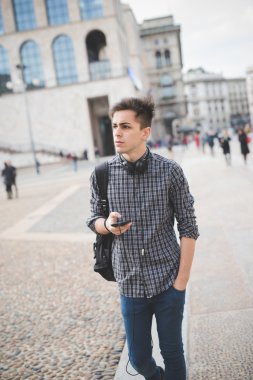 yakışıklı alternatif model adam