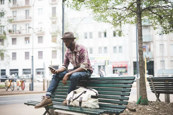 Mladý pohledný muž afro černá — Stock fotografie