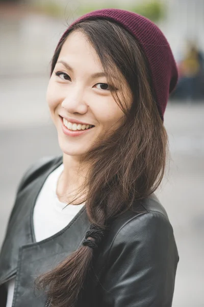 Chinese woman looking in camera — Stock Photo, Image