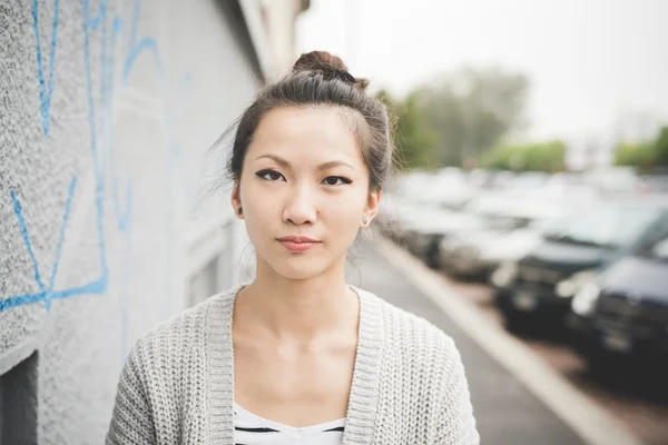 Kinesisk kvinna med hår bunden — Stockfoto