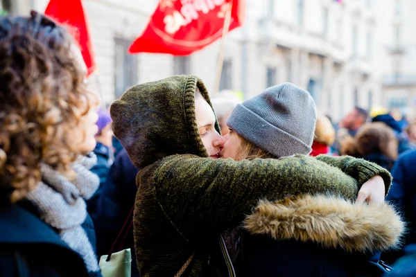 Nesezdané páry projev v Miláně — Stock fotografie