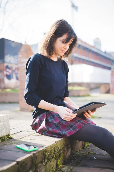 Young pretty woman using a tablet — Stock Photo, Image