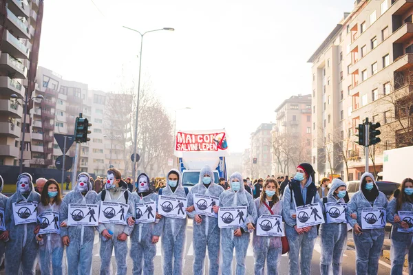 Students demonstrating - MILAN, ITALY — Stock Photo, Image