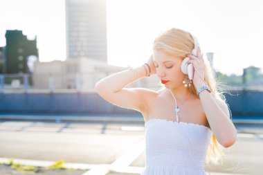 genç yakışıklı kadın