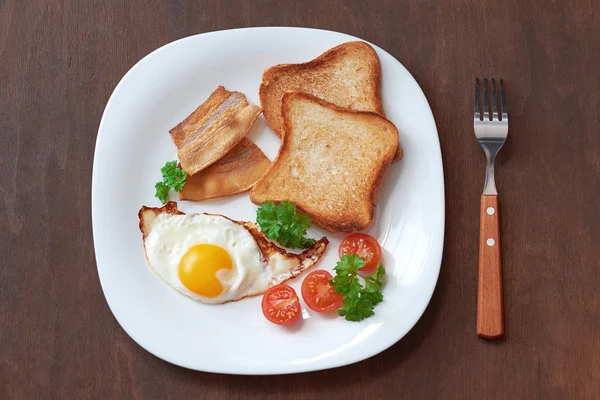 Desayuno con huevos revueltos. Fotos de stock