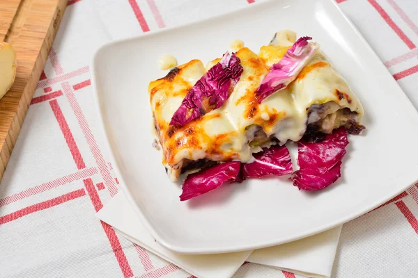 Makarna radicchio ve Taleggio fondü peynir