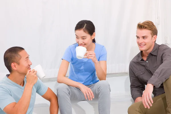 Multi etnikai emberek együtt kávézunk Stock Kép