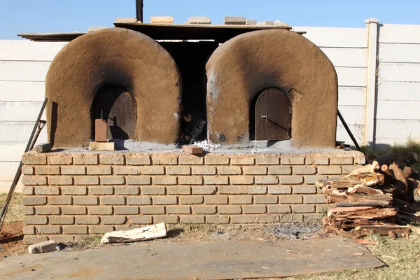 Forno de barro ao ar livre histórico — Fotografia de Stock