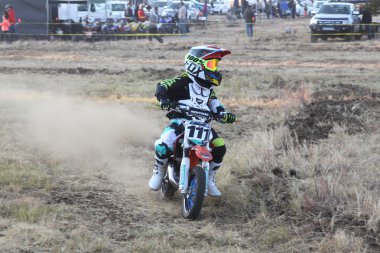 Mini motosiklet üzerinde parça aşağı hız Kiddy motosiklet binici. 