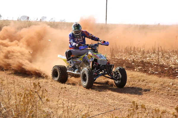 Quad Bike kicking up trail of dust on sand track during rally ra — Stock Photo, Image