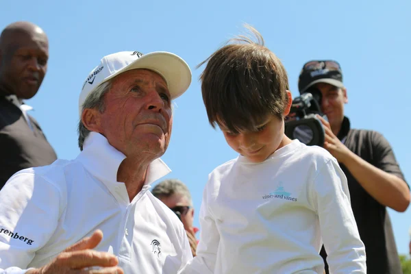 Tournament presenter and grand master Gary Player with grandson, — Zdjęcie stockowe