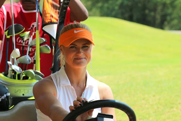 Ladies pro golfer Carly Booth behind steering wheel of golf cart — Zdjęcie stockowe