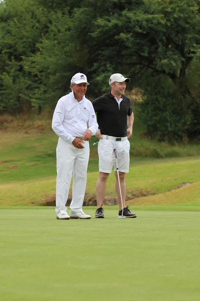 Tournament presenter and grand master Gary Player cracking a jok — Stockfoto