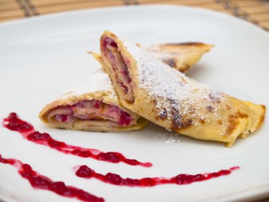 Çilek reçelli krep