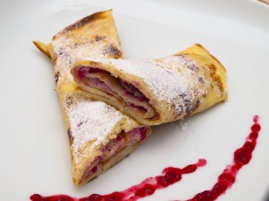 Çilek reçelli krep