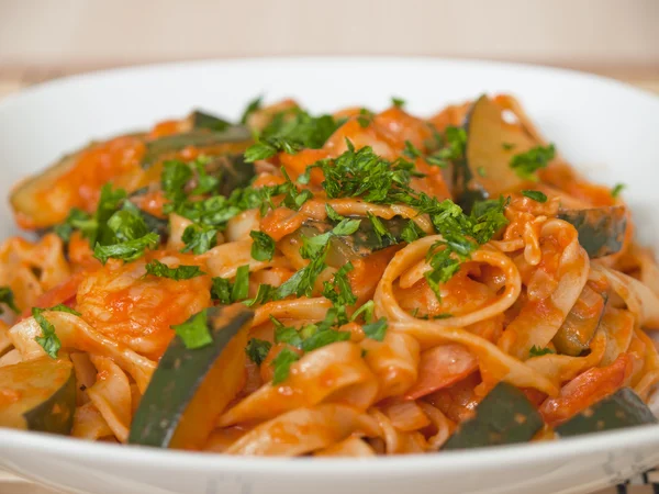 Tagliatelle with shrimp and zucchini — Stock Photo, Image