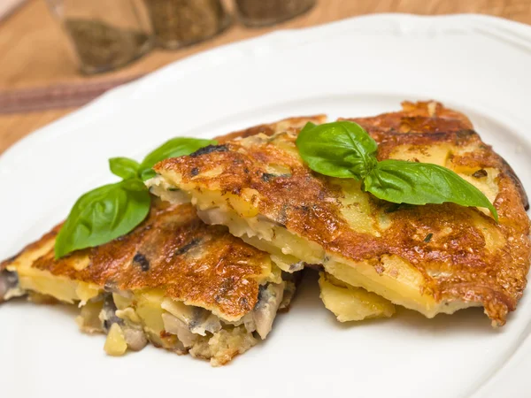 Spanische Tortilla mit Pilzen — Stockfoto