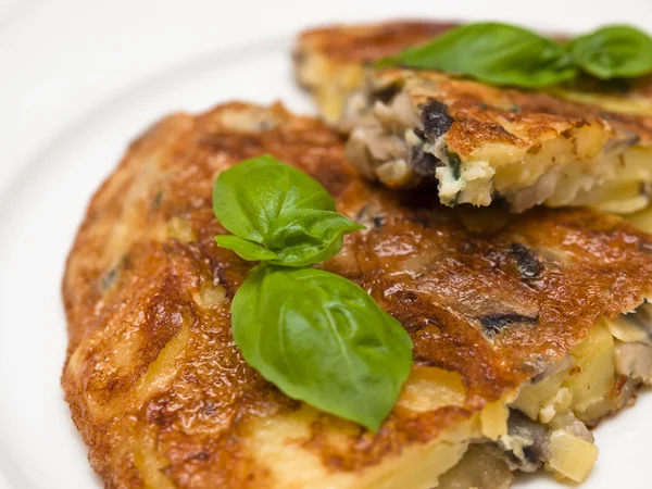 Tortilla espanhola com cogumelos — Fotografia de Stock