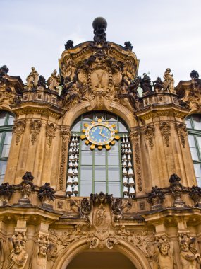 Zwinger Palace saat