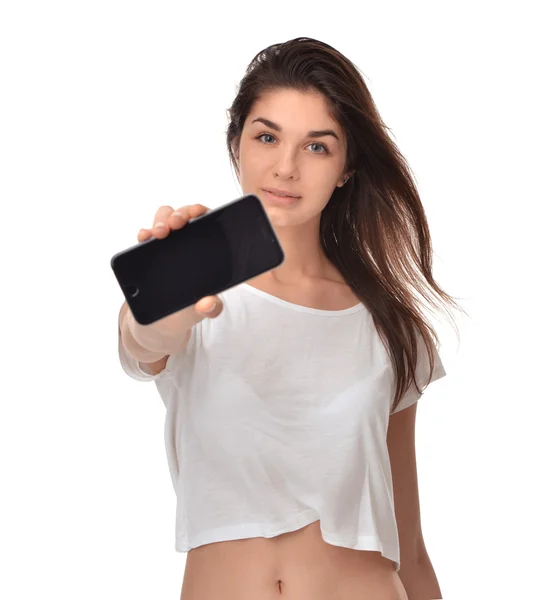 Jovem bonita mulher mostrando exibição de seu novo toque celular — Fotografia de Stock