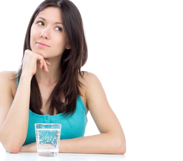 Donna che si prepara a bere bicchiere d'acqua — Foto Stock