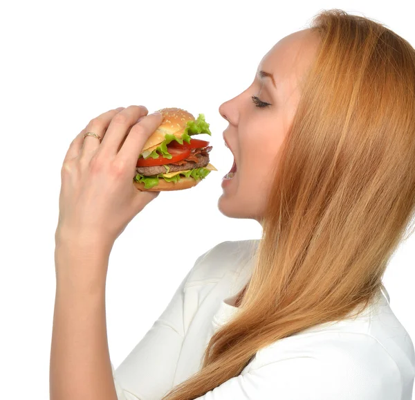 Conceito de fast food. Saboroso sanduíche de hambúrguer não saudável — Fotografia de Stock