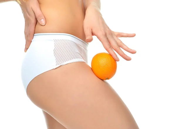 Donna fianchi gambe glutei e arancione in mano cellulite peso los — Foto Stock