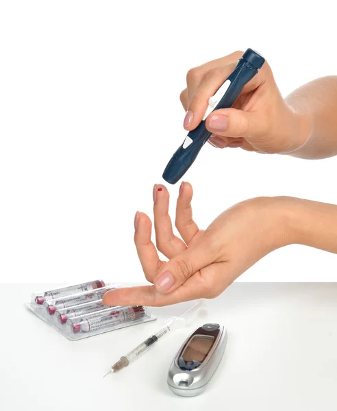 Diabetes diabético conceito dedo picada medição nível de sangue — Fotografia de Stock