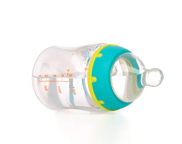 Çocuk bebek şişe ile içme suyu — Stok fotoğraf