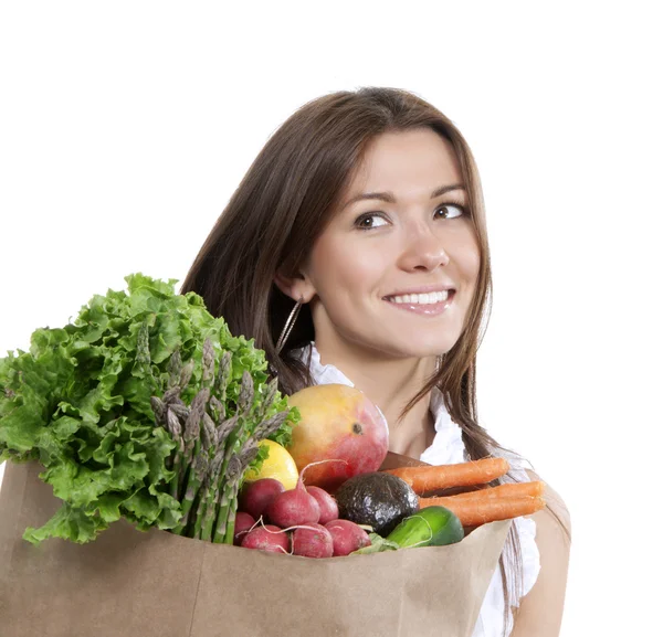 Kobieta z torbą na zakupy supermarket pełne bakalii owoców i — Zdjęcie stockowe