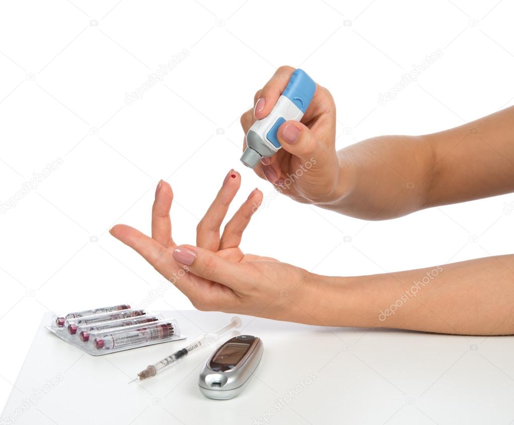 Diabetes konceptet finger sticka för glukos nivå blodprov