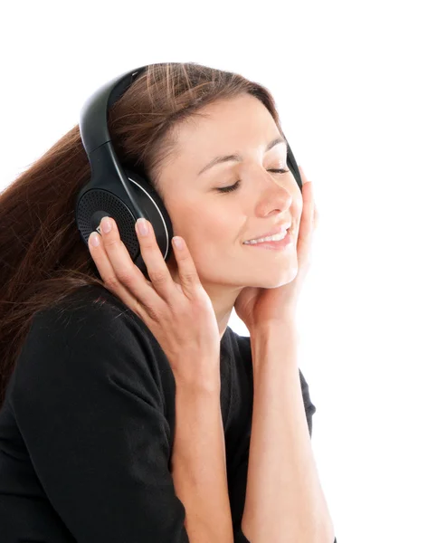 Mujer feliz escuchando y disfrutando de la música en auriculares ojos sonrientes —  Fotos de Stock