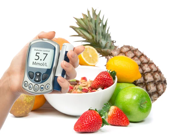 Diabetes diabético conceito medidor de glicose na mão e orga saudável — Fotografia de Stock