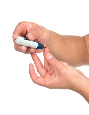 glikoz düzeyi kan testi ölçme şeker parmak pisliğe 