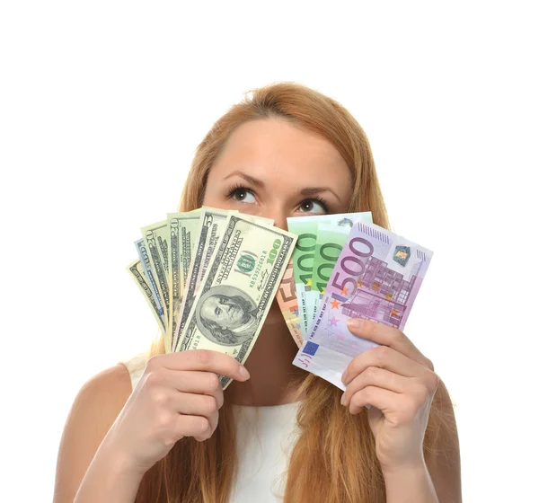 Glad ung kvinna håller upp kontanta pengar dollar och euro — Stockfoto