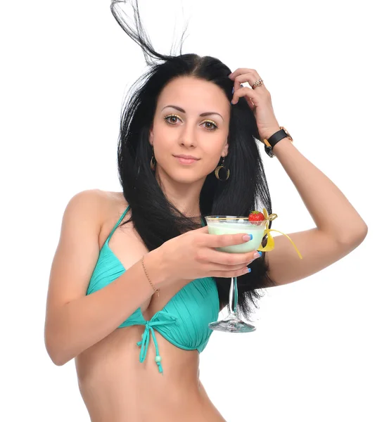 Woman in bikini drinking margarita cocktail juice with strawberr — 图库照片