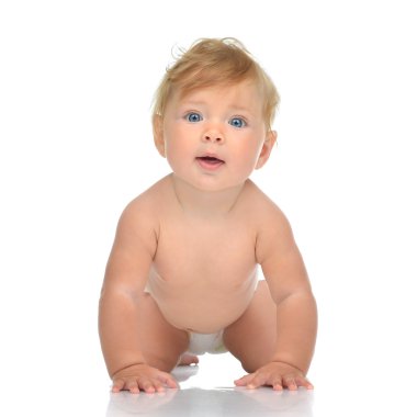 Diap içinde gezinme mutlu gülümseyerek oturan bebek çocuk bebek toddler