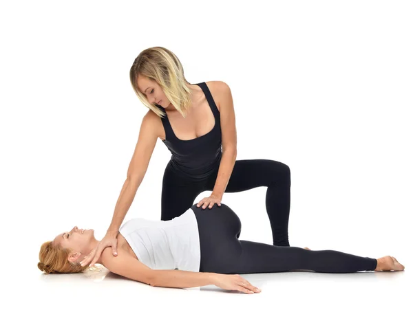 Doctor physiotherapist stretching a young sport woman — 스톡 사진