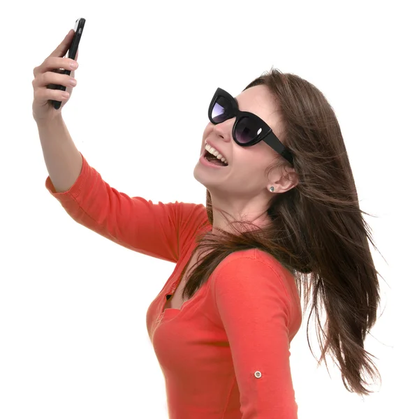 Young girl in sunglasses make self portrait selfie with her mobi — Stock Photo, Image