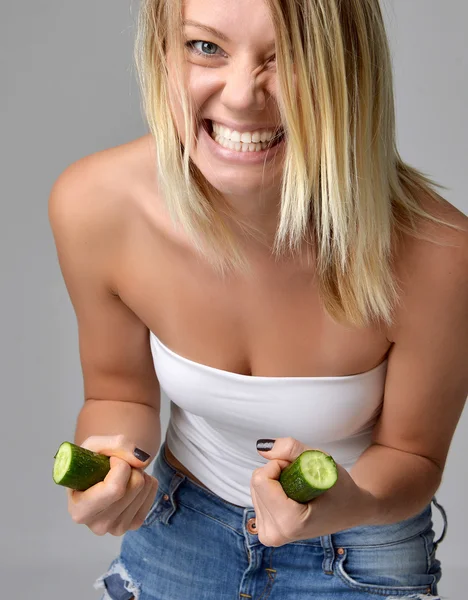 Pretty young woman with fresh organic cucumber vegetable — Stock Photo, Image