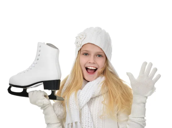 Joven adolescente sosteniendo patines de hielo para el invierno patinaje sobre hielo spo — Foto de Stock