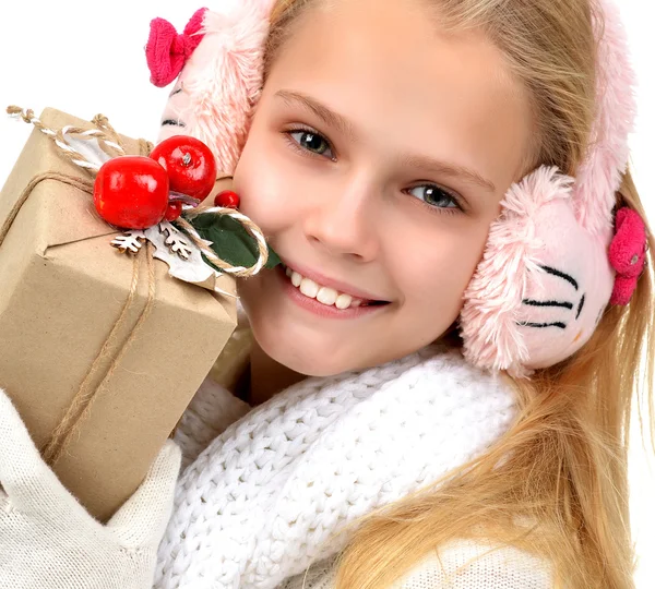 Концепция нового 2016 года девочка-подросток с подарком на Рождество — стоковое фото