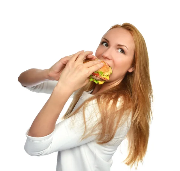 Kadın elinde lezzetli sağlıksız burger sandviç hamburger yemek — Stok fotoğraf