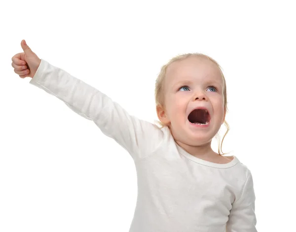 Baby peuter gelukkig opzoeken schreeuwen schreeuwen met hand duim — Stockfoto