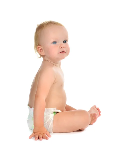 Niño bebé niño pequeño sentado y feliz mirando a la cámara es — Foto de Stock