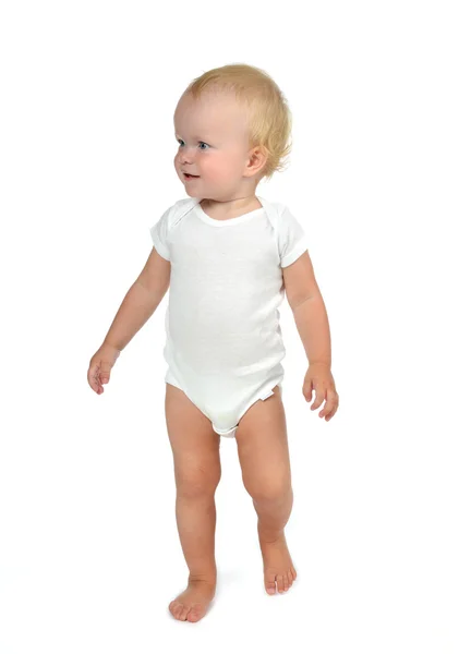 Baby kind baby jongen peuter maken eerste stappen — Stockfoto
