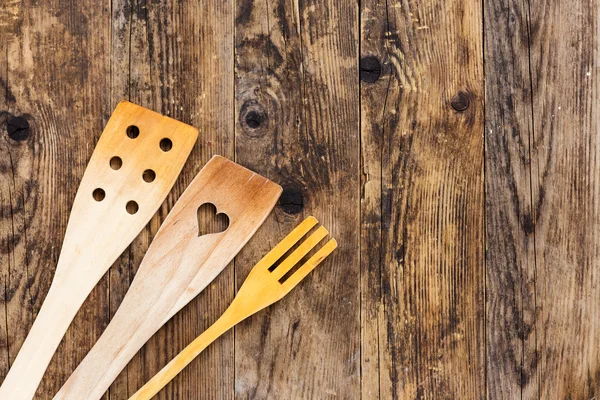 Velho utensílios de cozinha, mesa de madeira . — Fotografia de Stock