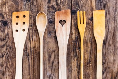 Eski Mutfak tekniği, ahşap masa.