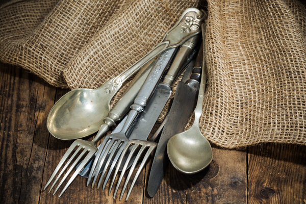 Посуда старый деревянный стол с деревенским стилем
.